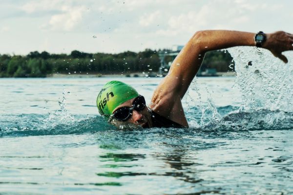 Comment le bon équipement de natation peut-il décupler vos performances dès la première séance ?