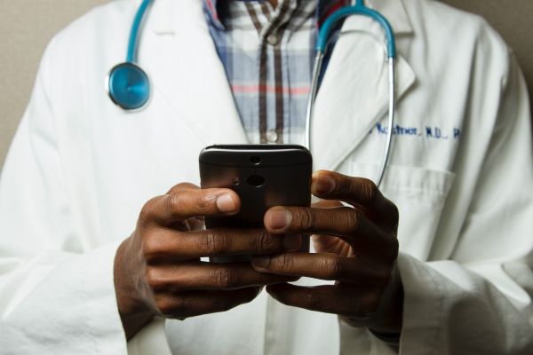 Permanence téléphonique médicale : un service innovant pour les professionnels de santé