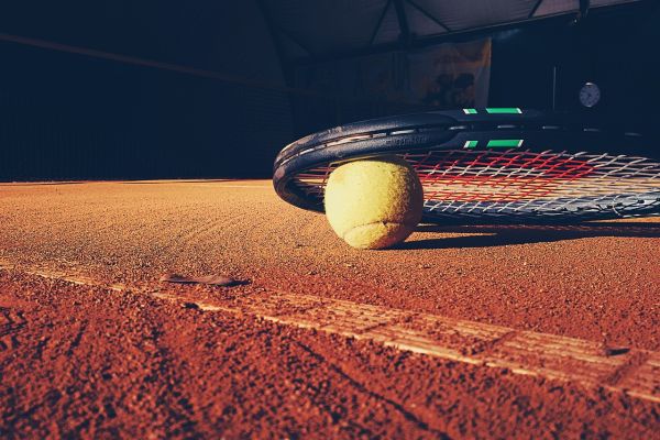 Quelle partie du corps muscle-t-on au tennis ?