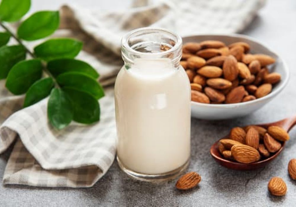 Tout savoir sur le lait d'amande : valeurs nutritionnelles et bienfaits