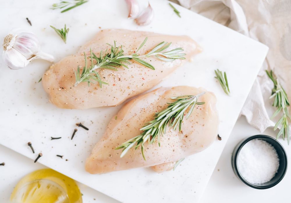 Tout savoir sur les calories du blanc de poulet : valeur nutritionnelle, bienfaits et conseils pratiques